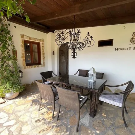 Hoolit House * Vournikas