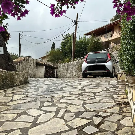 Hoolit House * Vournikas