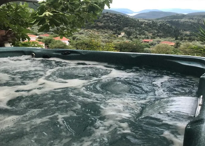 Hoolit House Vournikas