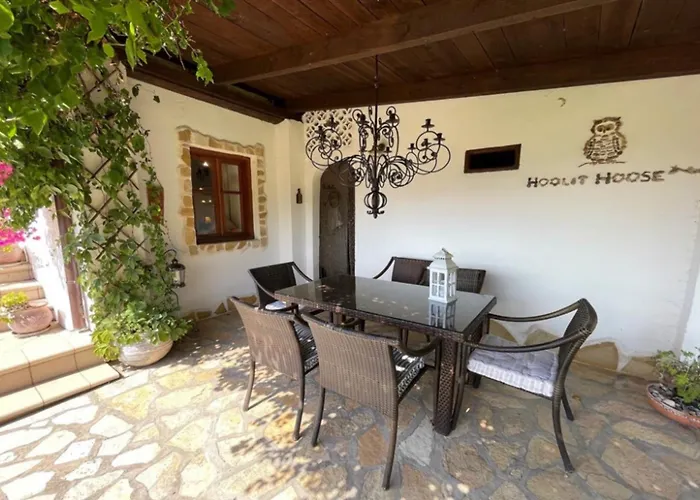 Hoolit House * Vournikas